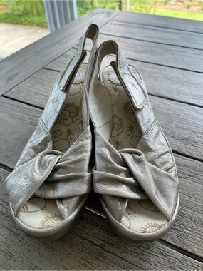 London Fly Yakin Metallic Silver Peep Toe Wedge Slingbacks Size 42 EU 11-11.5 US